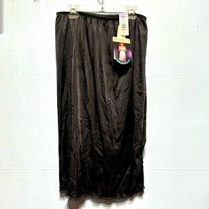 Vassarette Tailored Classic Half Slip